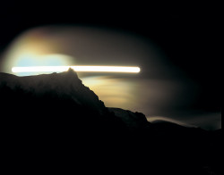 Luna sull'Aiguille du Midi e sul Monte Bianco, Francia