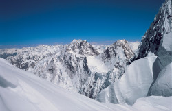 Catena dei Gasherbrum e Sinkiang cinese dal Broad Peak (8.047 m), Pakistan