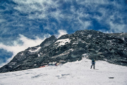 Climbing on the North Ridge of Everest (8.848 m), Tibet