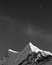 Cima Innominata con Luna, Himalaya Nepal
INFO