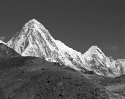 Pumori e Lingtren, Himalaya, Nepal
INFO