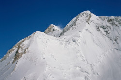 Gasherbrum II (8.035 m) e Gasherbrum Est (7.772 m) dal Gasherbrum I (8.068 m), Pakistan