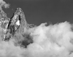 Petit Dru con Nuvola, Gruppo del Monte Bianco, Francia
INFO