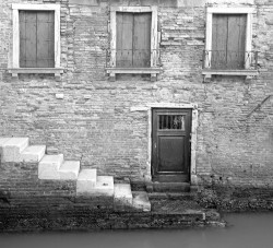 Porta con Tre Finestre, Corte Nova, Venezia, Italia
INFO