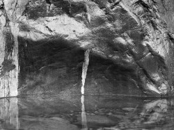 Roccia Bagnata con Riflessi, Fiume Sesia; Varallo Sesia, Italia
INFO