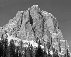 Tofana di Rozes, Parete Sud, Dolomiti, Italia
INFO