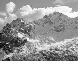 Monte Disgrazia e Pizzo Ventina, Versante Settentrionale, Autunno, Italia
INFO