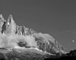 Petit Dru con Luna e Montenvers, Gruppo del Monte Bianco, Francia
INFO