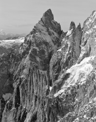 Aiguille Noire de Peuterey e Aiguille de la Brenva, Gruppo del Monte Bianco, Italia
INFO